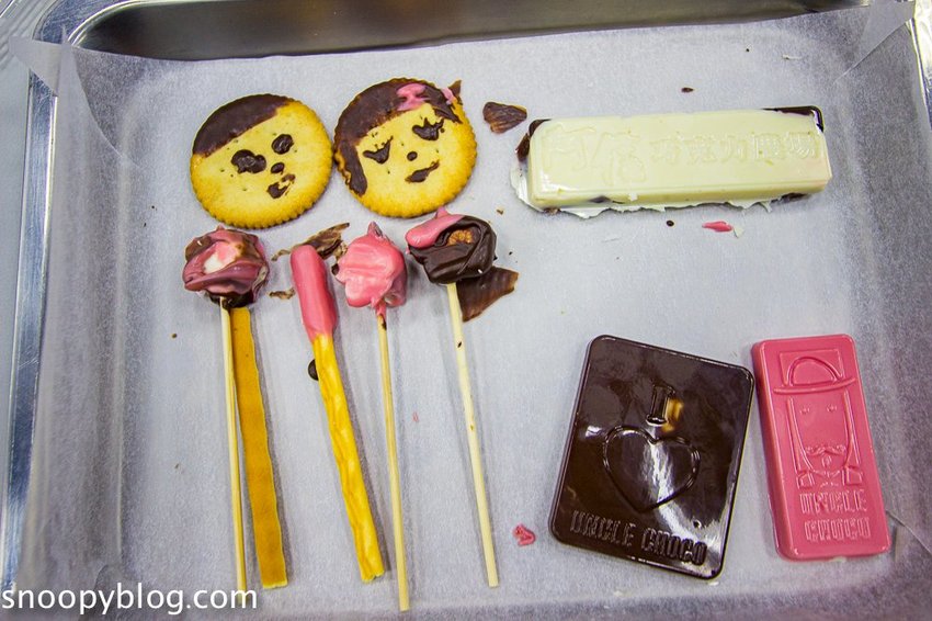 【屏東景點】墾丁親子景點|阿信巧克力農場~巧克力生態DIY、夜探梅花鹿,餵小鹿喝奶,好玩有趣的親子生態體驗