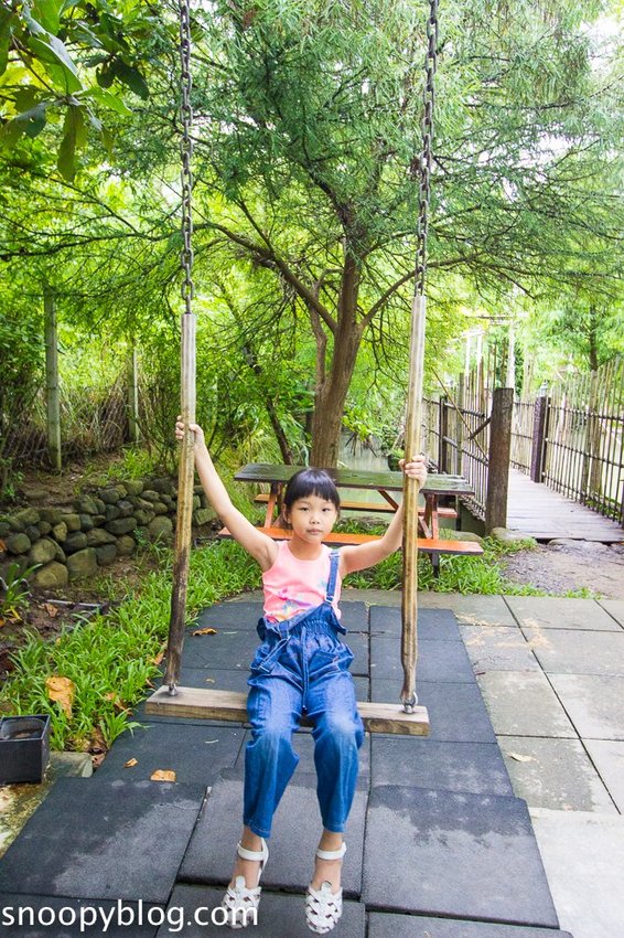 【屏東景點】墾丁親子景點|阿信巧克力農場~巧克力生態DIY、夜探梅花鹿,餵小鹿喝奶,好玩有趣的親子生態體驗