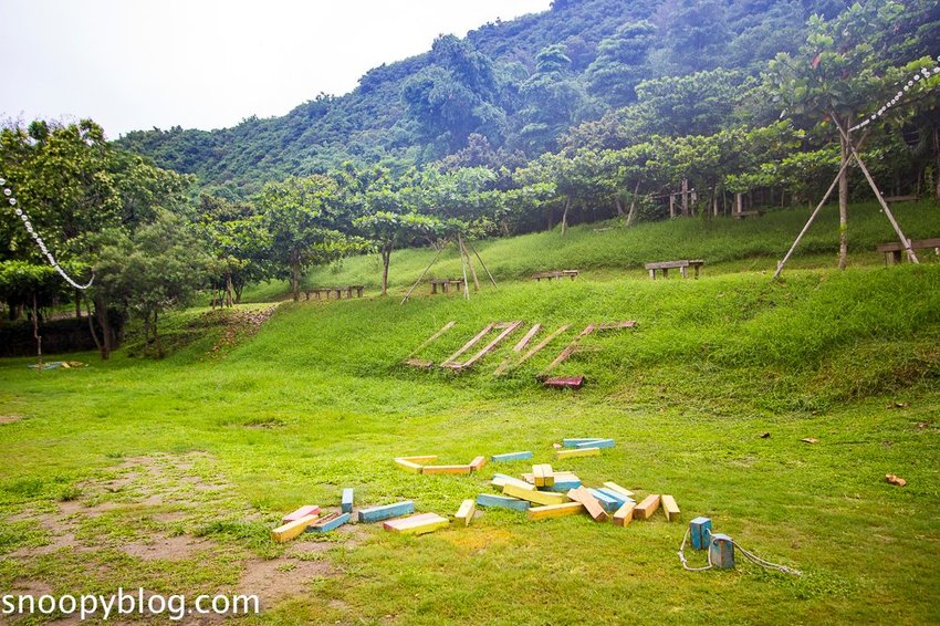 【屏東景點】墾丁親子景點|阿信巧克力農場~巧克力生態DIY、夜探梅花鹿,餵小鹿喝奶,好玩有趣的親子生態體驗