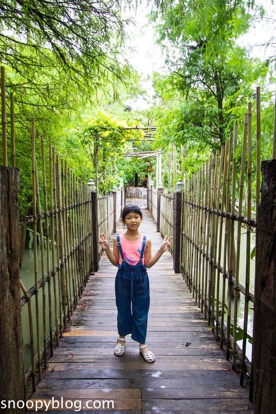 【屏東景點】墾丁親子景點|阿信巧克力農場~巧克力生態DIY、夜探梅花鹿,餵小鹿喝奶,好玩有趣的親子生態體驗