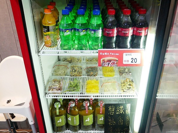 皇宸饌小籠湯包(向上店):皇宸饌小籠湯包-台中西區小吃 主打湯包蒸餃 銅板價格輕鬆享用 誰要來挑戰幸福全餐 絕對飽到走不動
