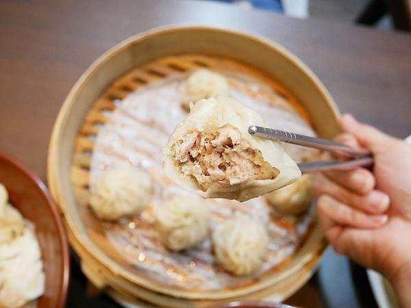 皇宸饌小籠湯包(向上店):皇宸饌小籠湯包-台中西區小吃 主打湯包蒸餃 銅板價格輕鬆享用 誰要來挑戰幸福全餐 絕對飽到走不動