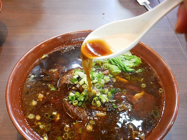 皇宸饌小籠湯包(向上店):皇宸饌小籠湯包-台中西區小吃 主打湯包蒸餃 銅板價格輕鬆享用 誰要來挑戰幸福全餐 絕對飽到走不動