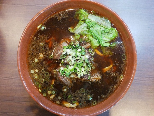 皇宸饌小籠湯包(向上店):皇宸饌小籠湯包-台中西區小吃 主打湯包蒸餃 銅板價格輕鬆享用 誰要來挑戰幸福全餐 絕對飽到走不動