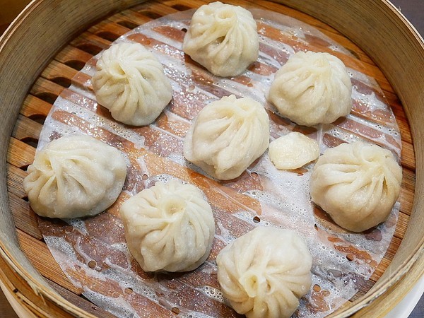 皇宸饌小籠湯包(向上店):皇宸饌小籠湯包-台中西區小吃 主打湯包蒸餃 銅板價格輕鬆享用 誰要來挑戰幸福全餐 絕對飽到走不動