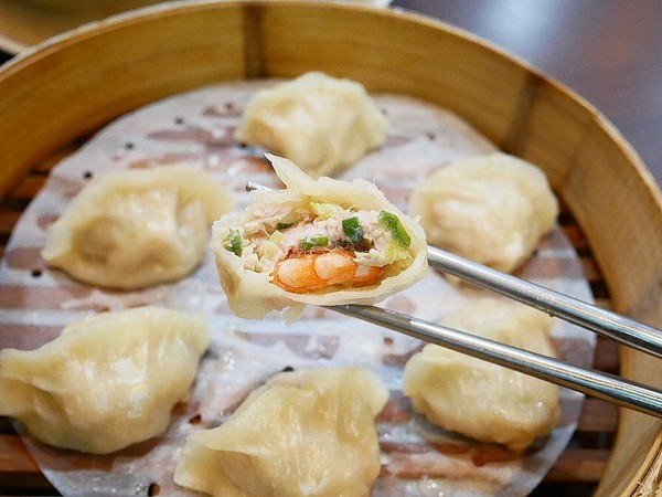 皇宸饌小籠湯包(向上店):皇宸饌小籠湯包-台中西區小吃 主打湯包蒸餃 銅板價格輕鬆享用 誰要來挑戰幸福全餐 絕對飽到走不動