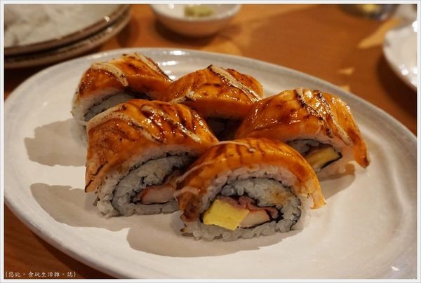一笈壽司-42-鮭魚牛肉捲.JPG