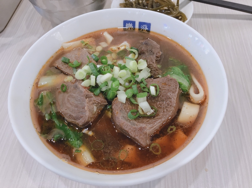 中午吃什麼~文青風的樂澄小店,牛肉麵經典款