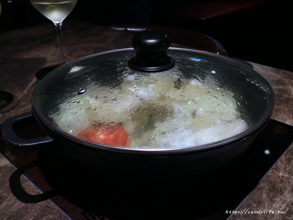 花吧 Flower8:台中美食│花吧 flower8〃超美香草火鍋,將食用花倒入鍋中,繽紛創意,顛覆你的想像~