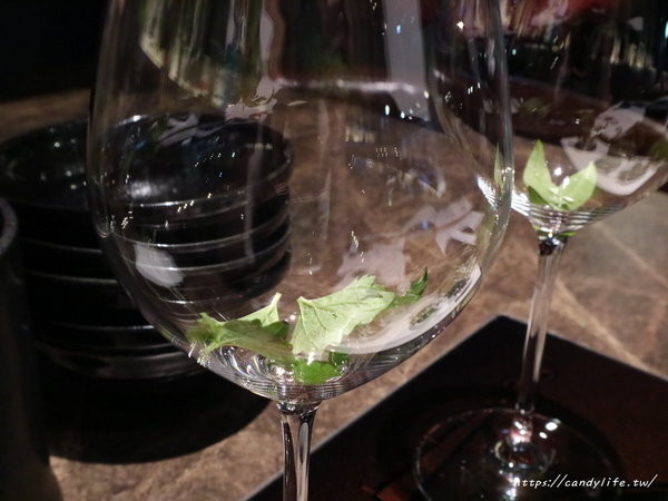 花吧 Flower8:台中美食│花吧 flower8〃超美香草火鍋,將食用花倒入鍋中,繽紛創意,顛覆你的想像~