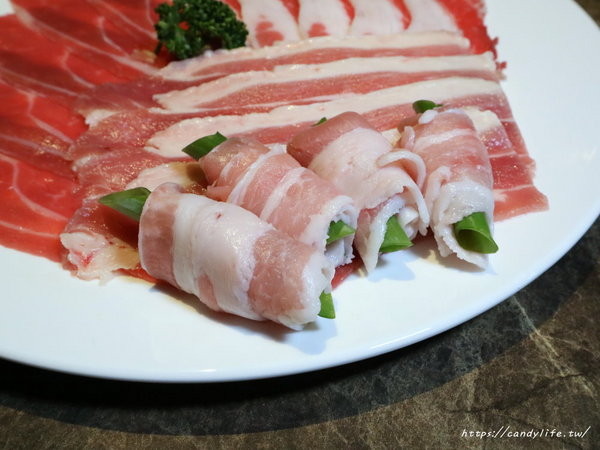 花吧 Flower8:台中美食│花吧 flower8〃超美香草火鍋,將食用花倒入鍋中,繽紛創意,顛覆你的想像~