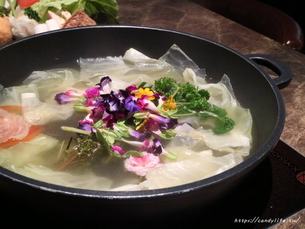 花吧 Flower8:台中美食│花吧 flower8〃超美香草火鍋,將食用花倒入鍋中,繽紛創意,顛覆你的想像~