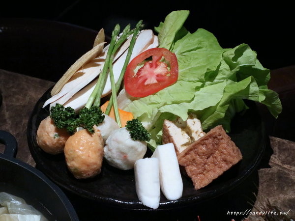 花吧 Flower8:台中美食│花吧 flower8〃超美香草火鍋,將食用花倒入鍋中,繽紛創意,顛覆你的想像~