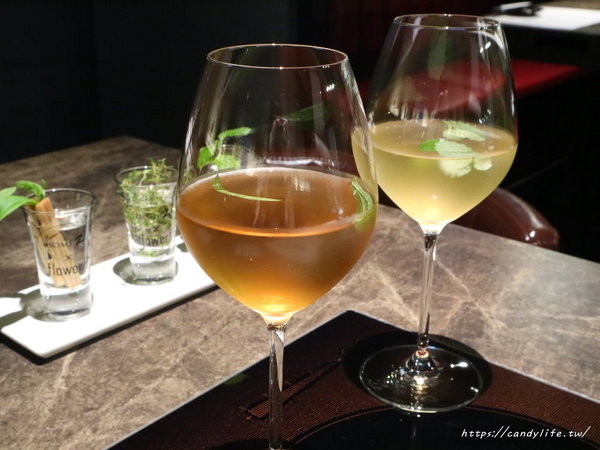 花吧 Flower8:台中美食│花吧 flower8〃超美香草火鍋,將食用花倒入鍋中,繽紛創意,顛覆你的想像~