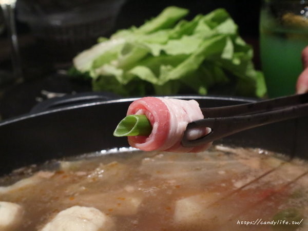 花吧 Flower8:台中美食│花吧 flower8〃超美香草火鍋,將食用花倒入鍋中,繽紛創意,顛覆你的想像~