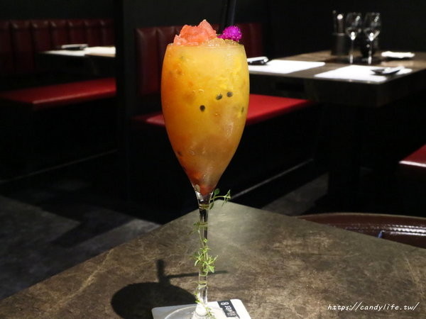 花吧 Flower8:台中美食│花吧 flower8〃超美香草火鍋,將食用花倒入鍋中,繽紛創意,顛覆你的想像~