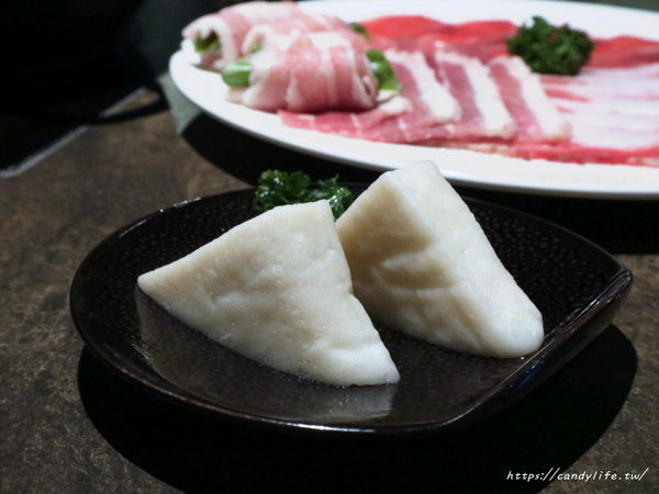 花吧 Flower8:台中美食│花吧 flower8〃超美香草火鍋,將食用花倒入鍋中,繽紛創意,顛覆你的想像~