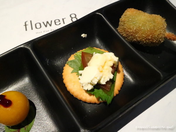 花吧 Flower8:台中美食│花吧 flower8〃超美香草火鍋,將食用花倒入鍋中,繽紛創意,顛覆你的想像~