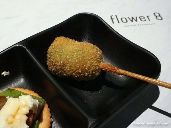 花吧 Flower8:台中美食│花吧 flower8〃超美香草火鍋,將食用花倒入鍋中,繽紛創意,顛覆你的想像~