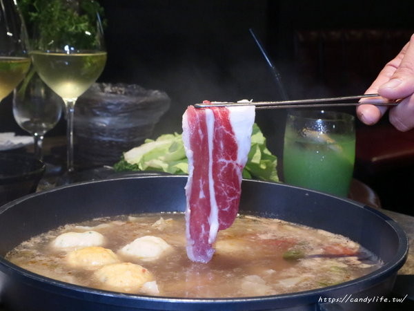 花吧 Flower8:台中美食│花吧 flower8〃超美香草火鍋,將食用花倒入鍋中,繽紛創意,顛覆你的想像~