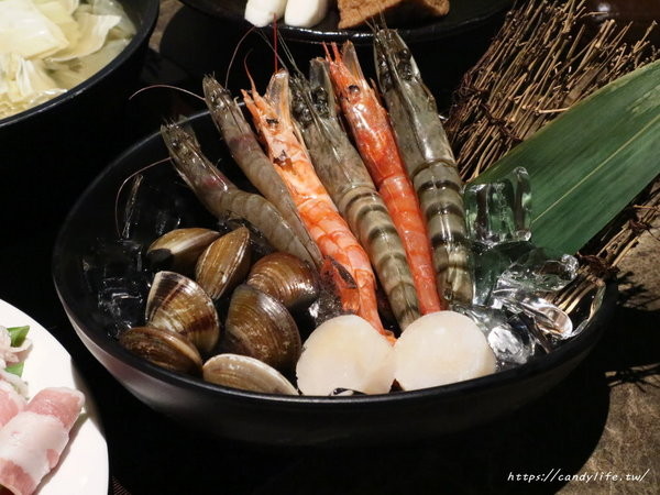 花吧 Flower8:台中美食│花吧 flower8〃超美香草火鍋,將食用花倒入鍋中,繽紛創意,顛覆你的想像~