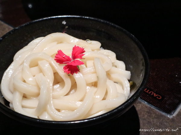 花吧 Flower8:台中美食│花吧 flower8〃超美香草火鍋,將食用花倒入鍋中,繽紛創意,顛覆你的想像~