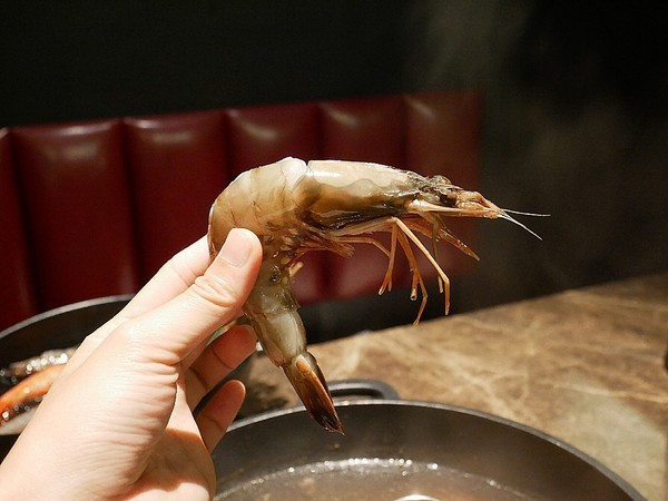 花吧Flower8：花吧 Flower8-台中西屯區特色鍋物  花草入鍋同時滿足視覺和味覺  套餐式火鍋吃飽又吃巧  還有調酒可以搭配超新奇