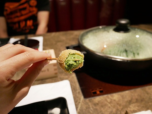 花吧Flower8：花吧 Flower8-台中西屯區特色鍋物  花草入鍋同時滿足視覺和味覺  套餐式火鍋吃飽又吃巧  還有調酒可以搭配超新奇