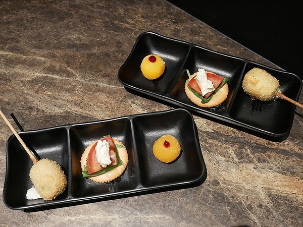 花吧Flower8：花吧 Flower8-台中西屯區特色鍋物  花草入鍋同時滿足視覺和味覺  套餐式火鍋吃飽又吃巧  還有調酒可以搭配超新奇