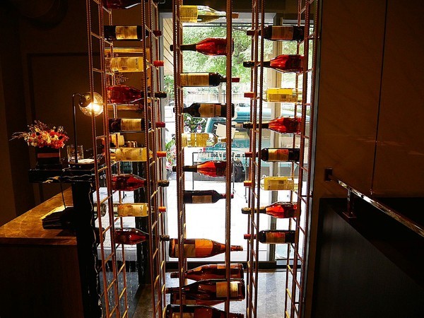 花吧Flower8：花吧 Flower8-台中西屯區特色鍋物  花草入鍋同時滿足視覺和味覺  套餐式火鍋吃飽又吃巧  還有調酒可以搭配超新奇