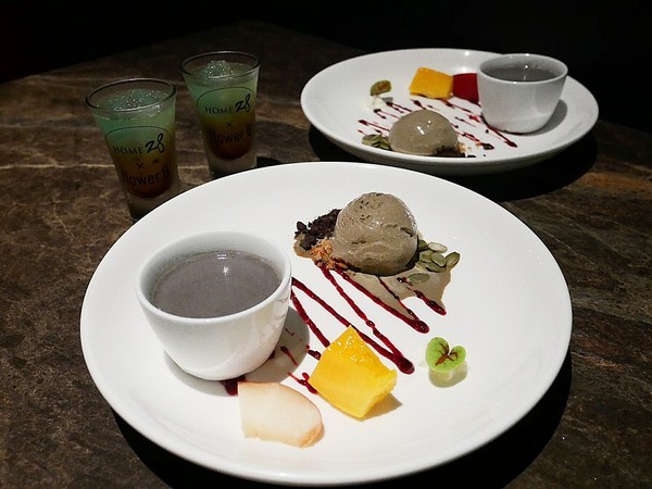 花吧Flower8：花吧 Flower8-台中西屯區特色鍋物  花草入鍋同時滿足視覺和味覺  套餐式火鍋吃飽又吃巧  還有調酒可以搭配超新奇