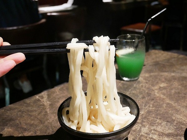 花吧Flower8：花吧 Flower8-台中西屯區特色鍋物  花草入鍋同時滿足視覺和味覺  套餐式火鍋吃飽又吃巧  還有調酒可以搭配超新奇