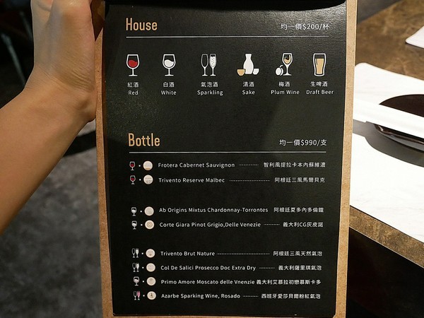 花吧Flower8：花吧 Flower8-台中西屯區特色鍋物  花草入鍋同時滿足視覺和味覺  套餐式火鍋吃飽又吃巧  還有調酒可以搭配超新奇