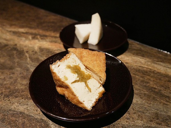 花吧Flower8：花吧 Flower8-台中西屯區特色鍋物  花草入鍋同時滿足視覺和味覺  套餐式火鍋吃飽又吃巧  還有調酒可以搭配超新奇