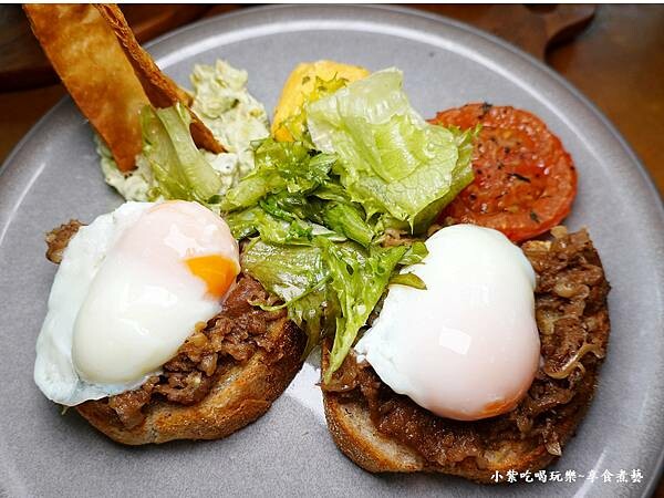 溫泉蛋日式牛肉早午餐-成真咖啡桃園藝文町店 (2).jpg