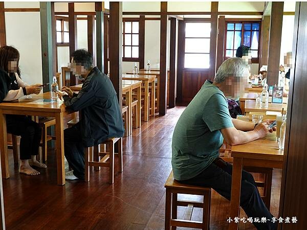 成真咖啡桃園藝文町店-內用環境 (4).jpg