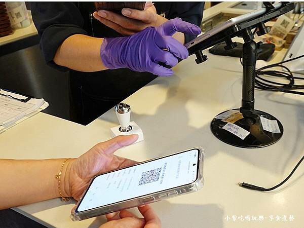 QR code點完餐到櫃檯結帳-成真咖啡桃園藝文町店.jpg