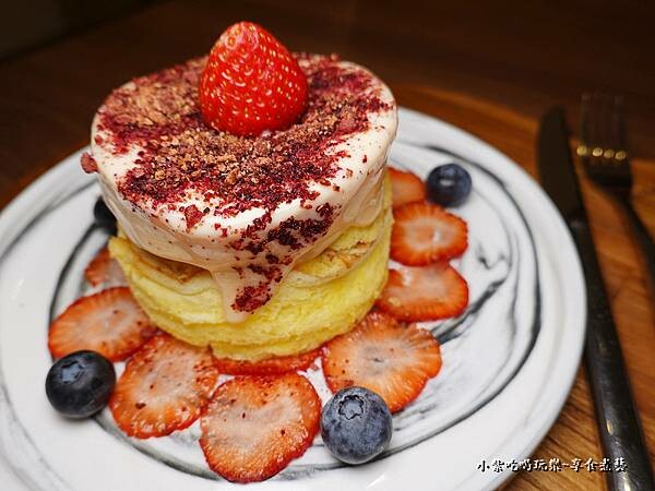 草莓圓舞曲-成真咖啡桃園中正店 (2).jpg