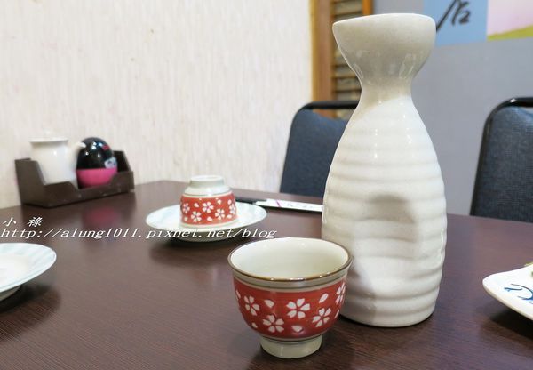 和田壽司((六和創始店))：和田壽司 / 高雄六合店 / 定食價格親民 / 焦糖炙燒握壽司很有特色 / 愛評體驗券