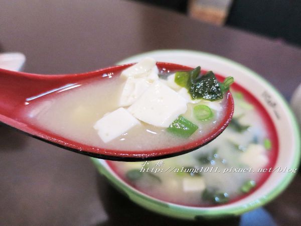 和田壽司((六和創始店))：和田壽司 / 高雄六合店 / 定食價格親民 / 焦糖炙燒握壽司很有特色 / 愛評體驗券