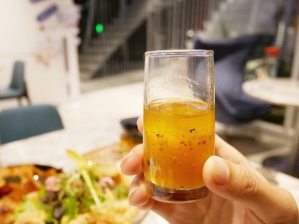 TinHouse樂庭地中海料理餐廳：TinHouse樂庭-台中逢甲網美級貨櫃屋餐館  店內店外充滿設計  餐點豐富兼具美感  多人套餐適合家人好友共享