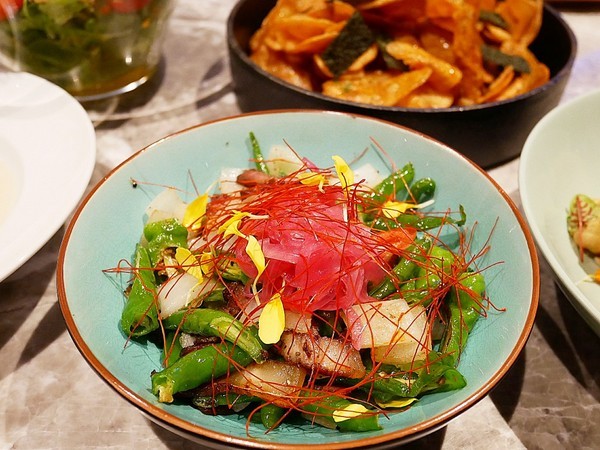 TinHouse樂庭地中海料理餐廳：TinHouse樂庭-台中逢甲網美級貨櫃屋餐館  店內店外充滿設計  餐點豐富兼具美感  多人套餐適合家人好友共享