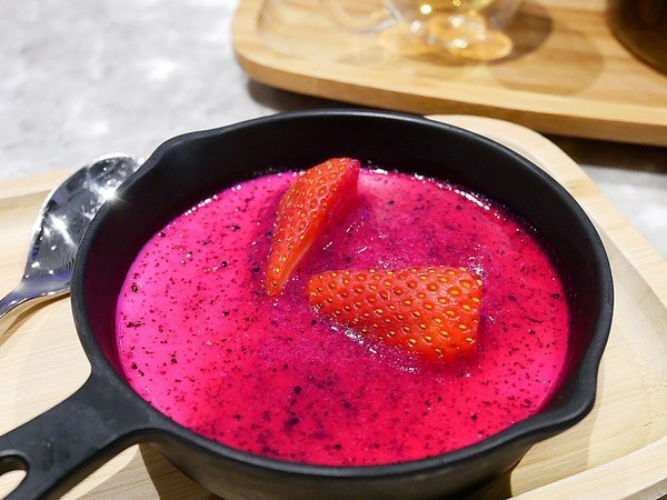 TinHouse樂庭地中海料理餐廳：TinHouse樂庭-台中逢甲網美級貨櫃屋餐館  店內店外充滿設計  餐點豐富兼具美感  多人套餐適合家人好友共享