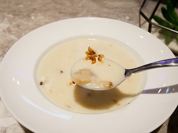 TinHouse樂庭地中海料理餐廳：TinHouse樂庭-台中逢甲網美級貨櫃屋餐館  店內店外充滿設計  餐點豐富兼具美感  多人套餐適合家人好友共享