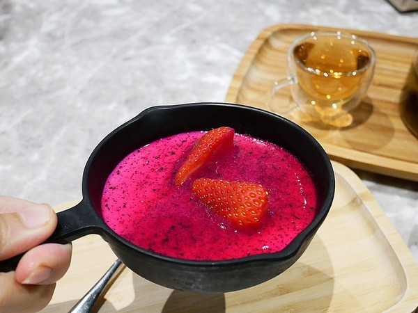 TinHouse樂庭地中海料理餐廳：TinHouse樂庭-台中逢甲網美級貨櫃屋餐館  店內店外充滿設計  餐點豐富兼具美感  多人套餐適合家人好友共享