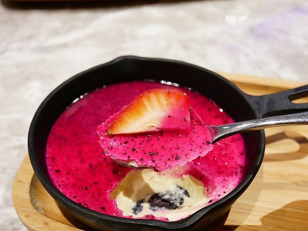 TinHouse樂庭地中海料理餐廳：TinHouse樂庭-台中逢甲網美級貨櫃屋餐館  店內店外充滿設計  餐點豐富兼具美感  多人套餐適合家人好友共享