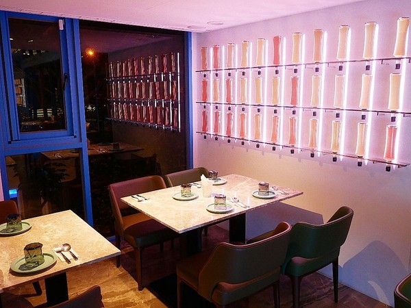 TinHouse樂庭地中海料理餐廳：TinHouse樂庭-台中逢甲網美級貨櫃屋餐館  店內店外充滿設計  餐點豐富兼具美感  多人套餐適合家人好友共享