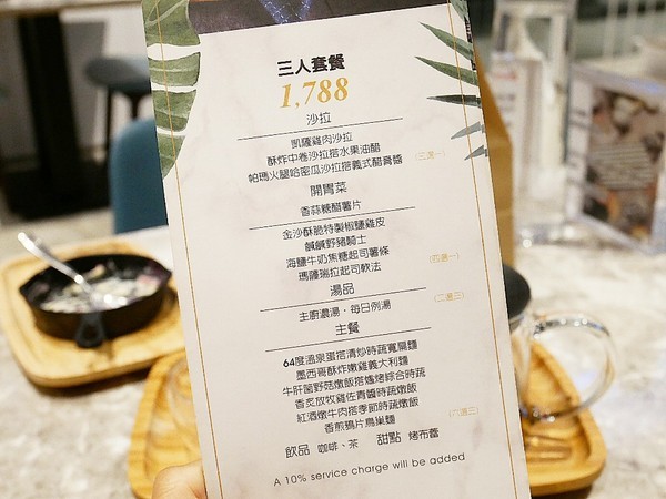 TinHouse樂庭地中海料理餐廳：TinHouse樂庭-台中逢甲網美級貨櫃屋餐館  店內店外充滿設計  餐點豐富兼具美感  多人套餐適合家人好友共享