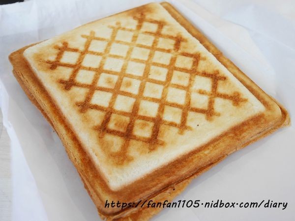 【東區咖啡】藏咖啡 #茶拿鐵 #熱壓吐司 #霜淇淋 #藏cafe #平價咖啡 (9).JPG