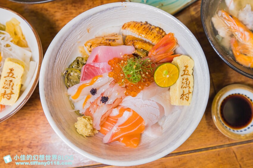 五漁村丼飯屋/味噌湯和醋飯無限量續點絕對能吃飽/海鮮丼直接給妳七種生魚片超划算/內湖美食推薦